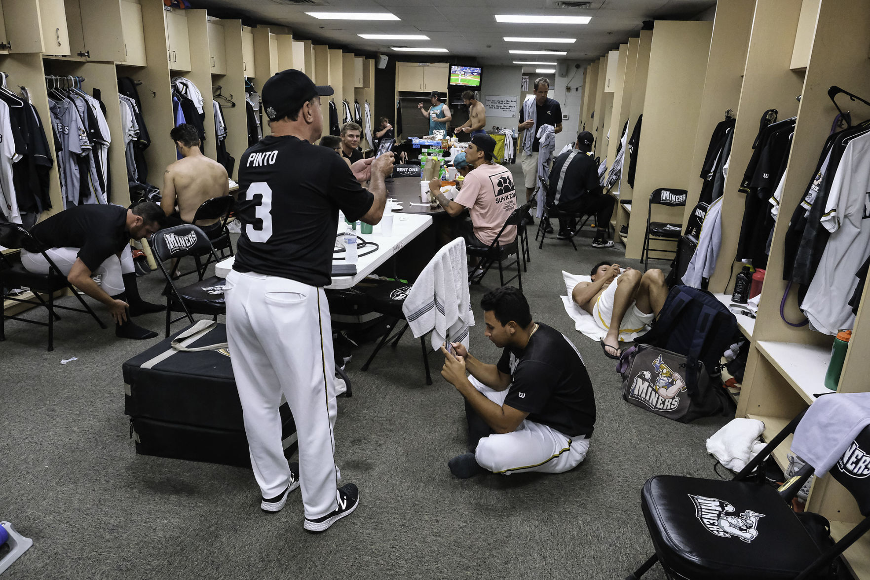 Behind the scenes with the Southern Illinois Miners